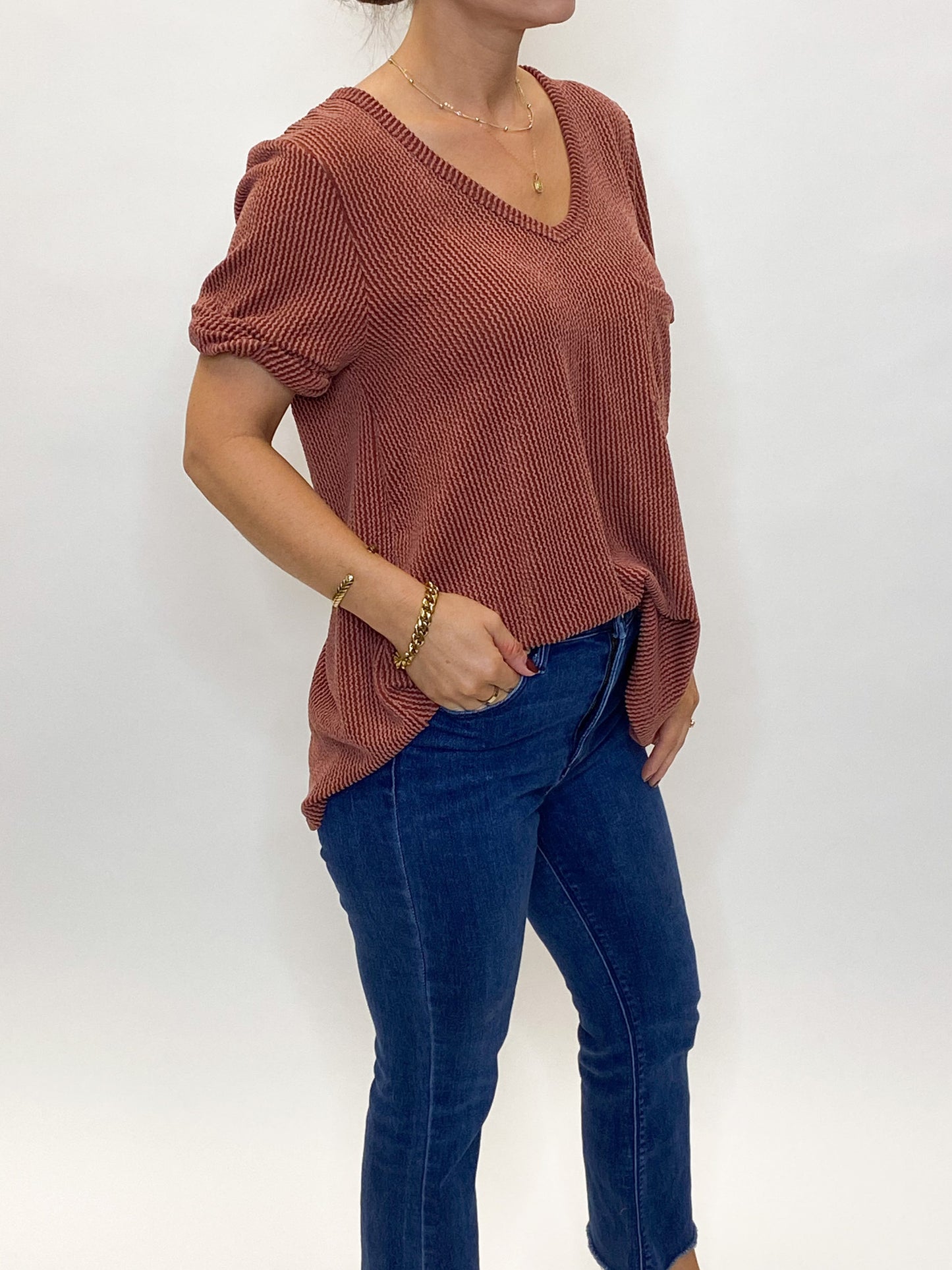 A casual rust v neck t shirt with chest pocket made of a ribbed fabric with great stretch.