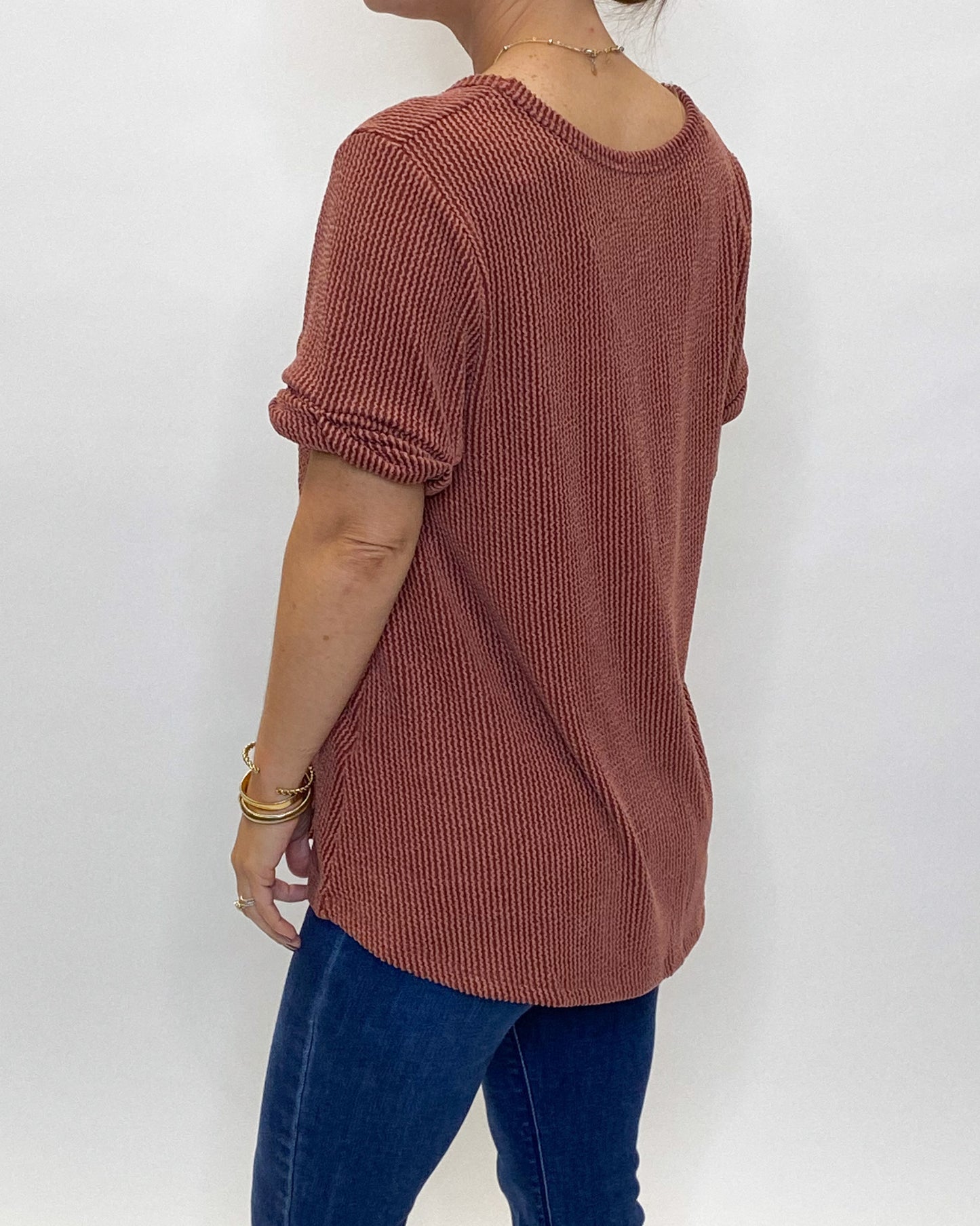 A casual rust v neck t shirt with chest pocket made of a ribbed fabric with great stretch.